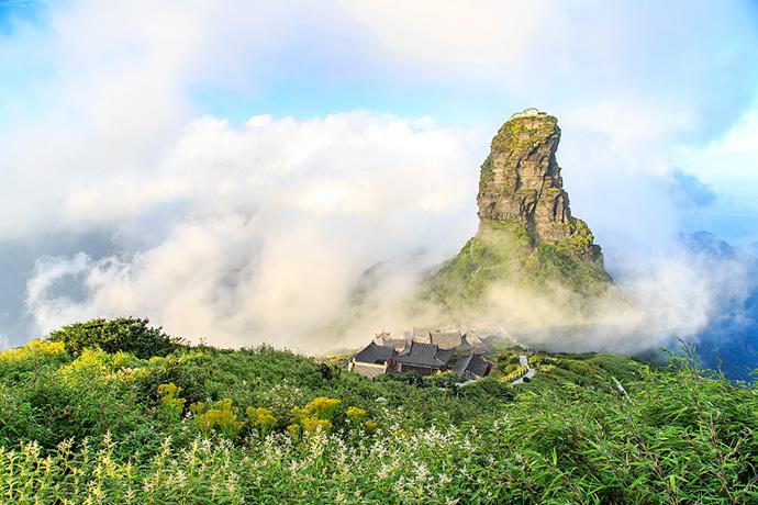 贵州旅游6日游 醉遇梵人  6日游 黄果树+梵净山+荔波小七孔+西江千户苗寨+镇远古镇+遵义茅台6日游