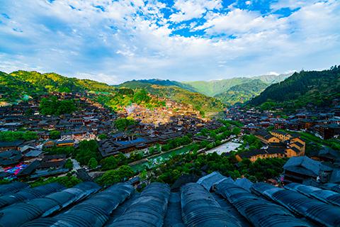 贵州旅游6日游 醉遇梵人  6日游 黄果树+梵净山+荔波小七孔+西江千户苗寨+镇远古镇+遵义茅台6日游