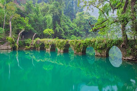 贵州旅游6日游 醉遇梵人  6日游 黄果树+梵净山+荔波小七孔+西江千户苗寨+镇远古镇+遵义茅台6日游