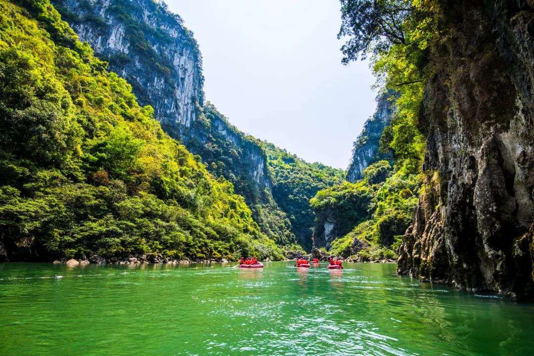 贵州旅游团_荔波春水河漂流_贵州旅游景点漂流_贵阳旅行社跟团