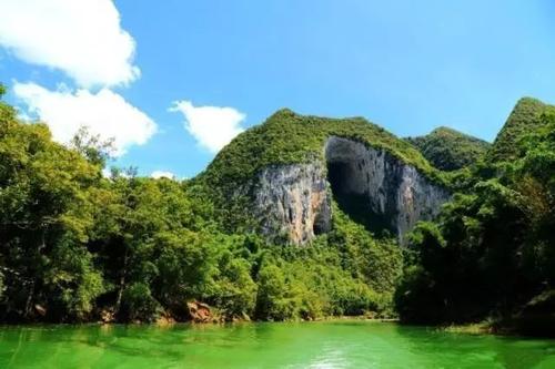 贵阳旅行社-黔山秀水5日游-打卡贵州避暑圣地 -黄果树大瀑布-格凸河-山里江南-多彩文创园-西江千户苗寨